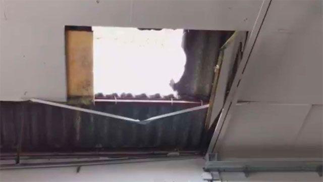 Un albantildeil sufrioacute graves heridas tras caer del techo de un gimnasio