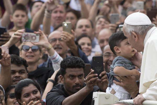 El Papa advirtioacute por el regreso del odio y la discriminacioacuten contra los inmigrantes