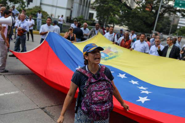 Advierten que existe violencia  armada endeacutemica en Venezuela