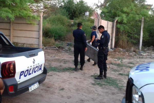 Hallan un cadaacutever dentro de una alcantarilla en un baldiacuteo