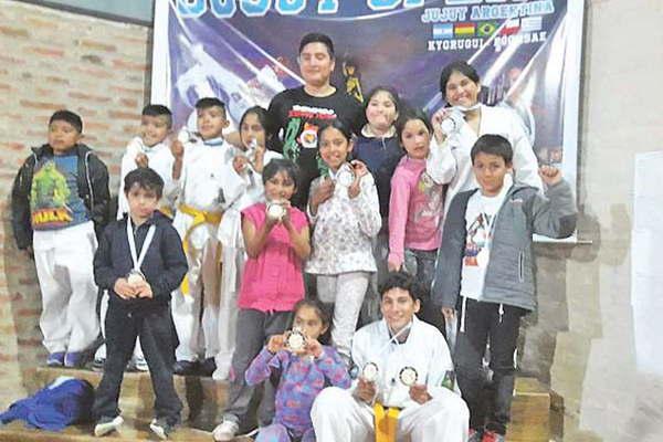 La Escuela de Taekwondo de La Daacutersena tuvo un notable desempentildeo en Jujuy