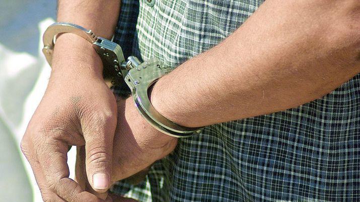 Detienen al hombre que estafoacute a una empleada- teniacutea droga en su poder
