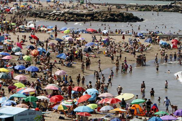Operadores anuncian que el verano 2019 en la Costa seraacute (al menos) 25-en-porciento- maacutes caro que en 2018