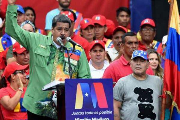 Pediraacuten investigar por criacutemenes al presidente Maduro