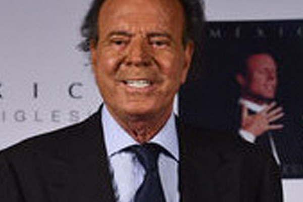 Iglesias cumple 75 antildeos lejos del foco mediaacutetico