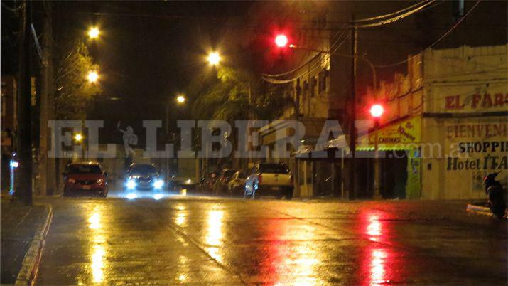 Truenos relaacutempagos y lluvia en Las Termas
