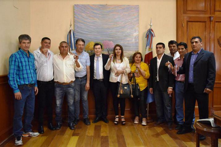 El gobernador instó a los funcionarios para que los tractores sean empleados para la gente