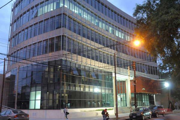 Un abogado local denuncioacute que su expareja tambieacuten letrada le impide el contacto con sus hijos 