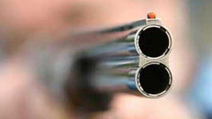 Dos vecinos se enfrentaron a tiros en un camino vecinal