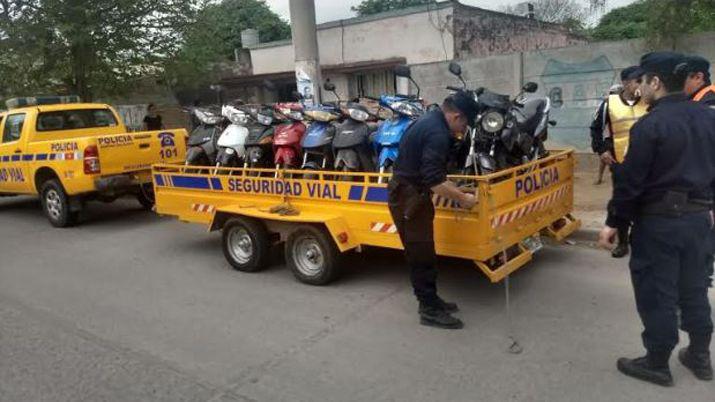 Por distintas infracciones la policía retuvo cerca de mil vehículos