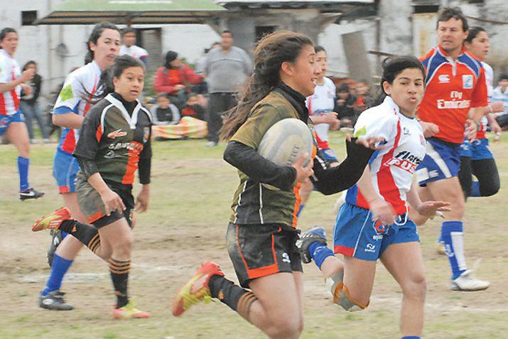 Las chicas de Santiago Rugby se sumaron a un interesante encuentro de la ovalada desarrollado en Nueva Francia