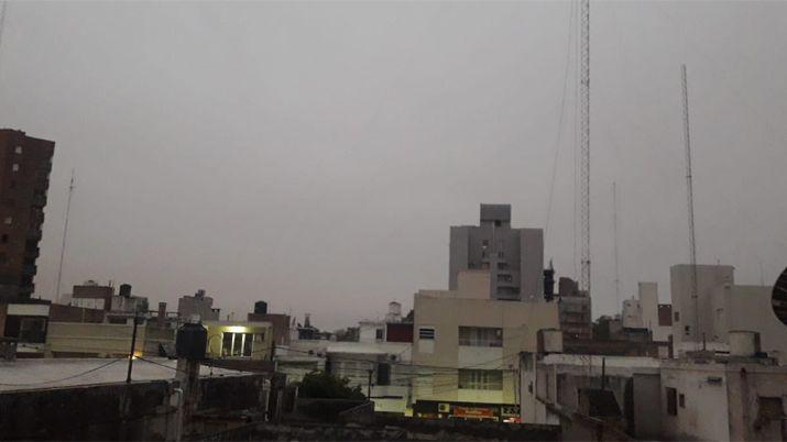 Santiago amanecioacute con mucha humedad y se esperan tormentas