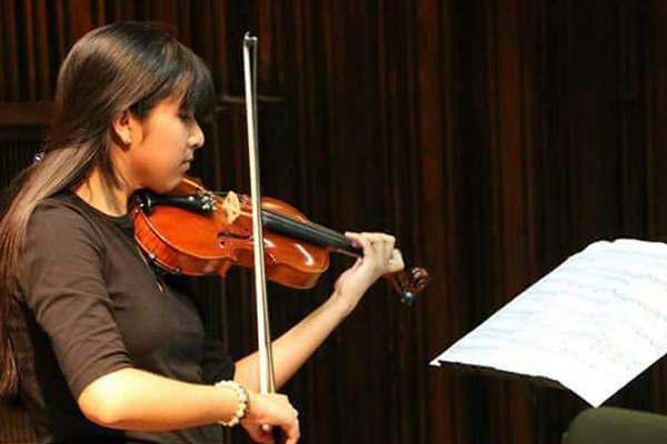 Joven violinista de Suncho Corral se abre camino a puro talento