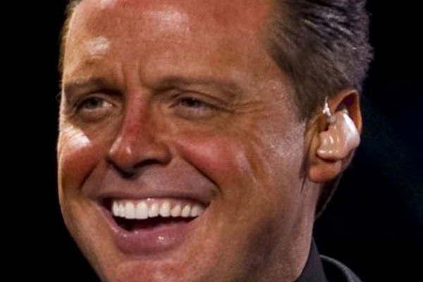 Luis Miguel hace un gran negocio con su vida