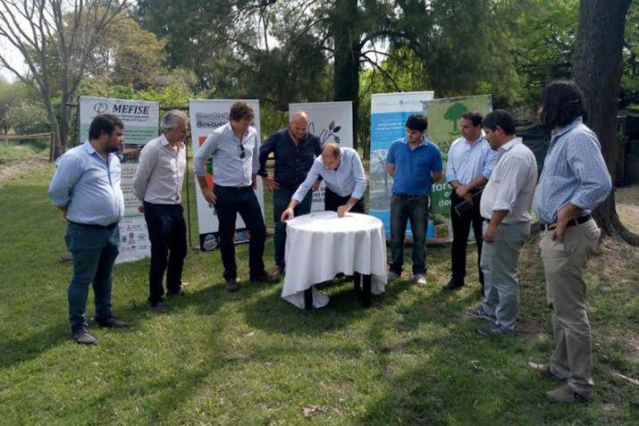 La firma del convenio estuvo a cargo de autoridades de la Provincia entidades de Santiago y organismos de la Nación