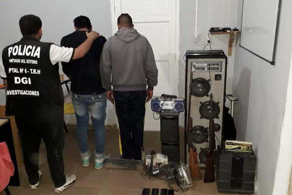 Dos detenidos y muacuteltiples secuestros por golpe delictivo en la escuela de Tunales