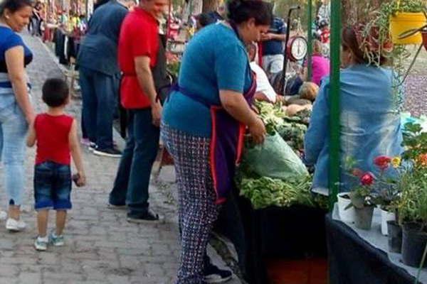 Hoy se realizaraacute la Feria de Artesanos y Emprendedores en la Casa del Bicentenario