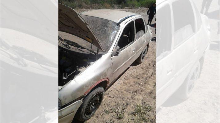 Vuelco de un automoacutevil arrojoacute dos heridos leves