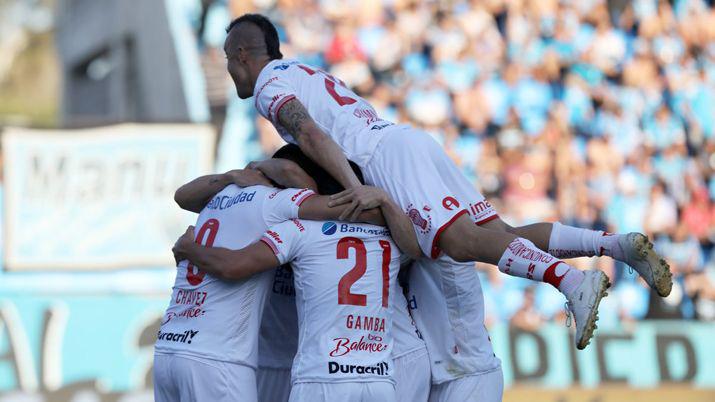 Huracaacuten le ganoacute 1 a 0 a Belgrano en Coacuterdoba