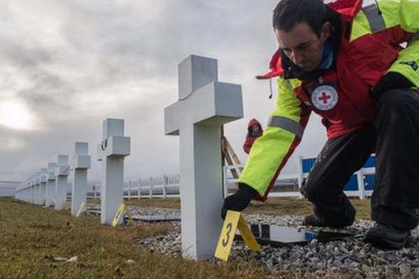 Identificaron a otro soldado caiacutedo en Malvinas y ya son 100