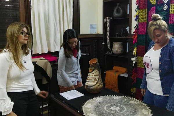 Invitan a visitar la Muestra Regional de Artesaniacuteas del NOA en Casa Castro