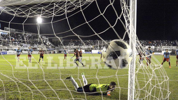 Las mejores fotos y videos de la noche Ferroviaria en el Alfredo Terrera