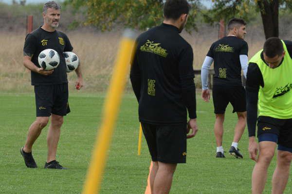 Inicioacute las tareas para el duelo ante el Dragoacuten