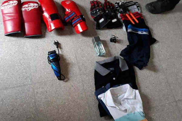 Roboacute en un gimnasio y fue sorprendido cuando llevaba el botiacuten a su casa