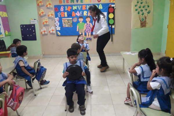 Preparan una muestra sobre las normas de traacutensito