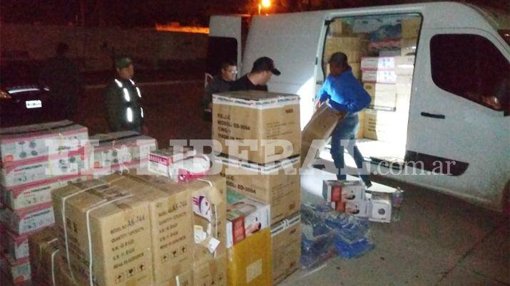 Interceptan una camioneta con mercaderiacutea ilegal valuada en 500000