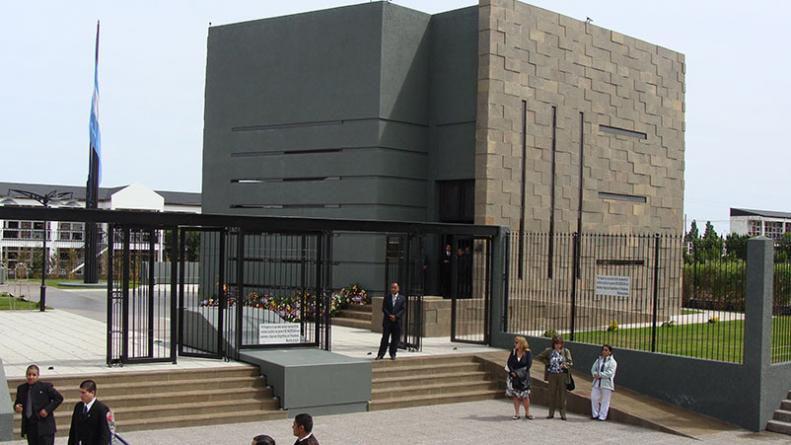 Aseguran que sacaron 40 bolsos del mausoleo de Kirchner en 2013