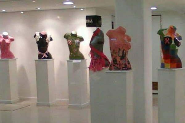 Esta noche inauguran la muestra organizada por Fundacioacuten Mujer