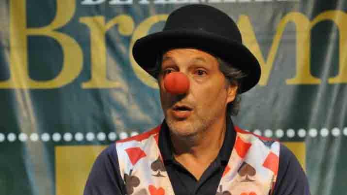 Mago santiaguentildeo pide ayuda para recuperar lo que le robaron