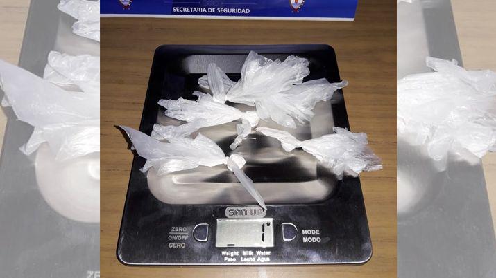 Evadioacute un control policial lo interceptaron y le encontraron droga