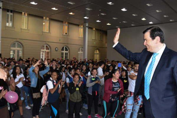 El gobernador destacoacute el trabajo de joacutevenes voluntarios que luchan contra las adicciones