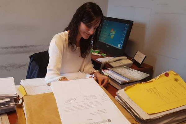 Denuncioacute que un hombre lo amenaza desde hace tres meses y que mostroacute sus genitales a toda su familia