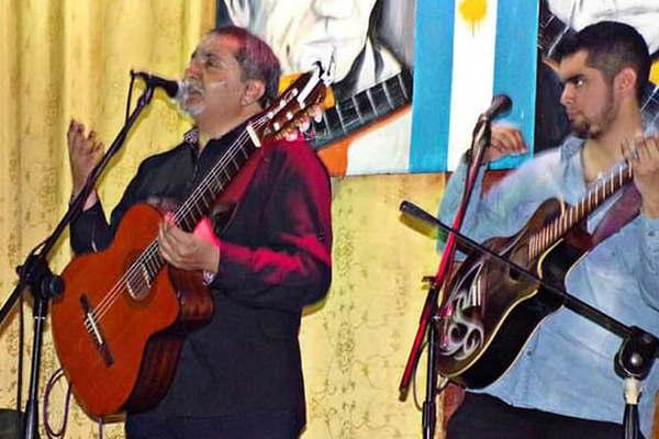 Roddy Montenegro propone otra noche  a puro folclore en el centro santiaguentildeo 