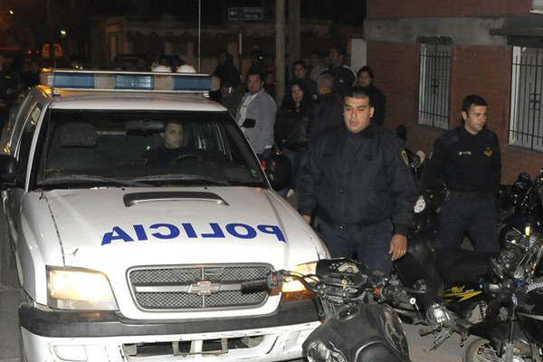 Policiacutea clausuroacute una fiesta ilegal en Las Termas 