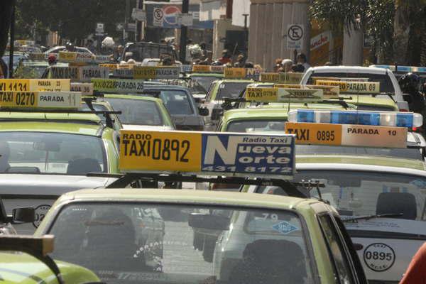 Taxistas pediraacuten en el Concejo Deliberante de la Capital que se readecue la tarifa del servicio