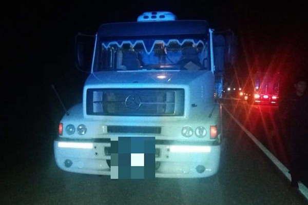 Interceptan a un chofer que conduciacutea alcoholizado y en zigzag su camioacuten por la ruta 34