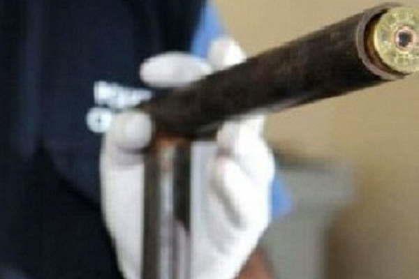 Se presentoacute en la casa de su ex pareja y la amenazoacute con matarla mientras le apuntaba con una tumbera 