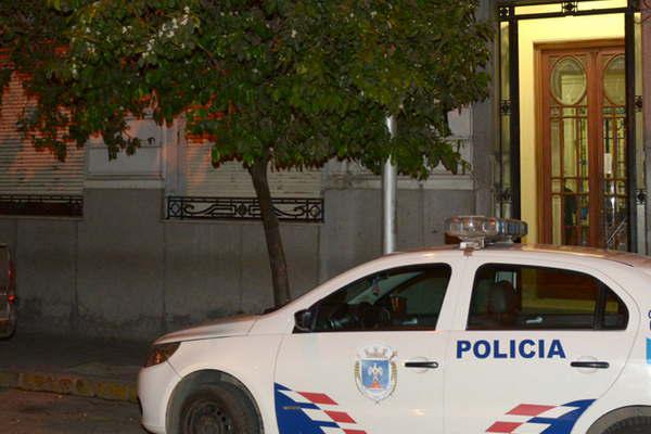 Comerciante conduciacutea alcoholizado y chocoacute un automoacutevil estacionado