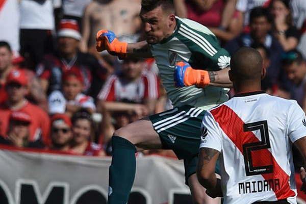 Franco Armani le apunta a llegar al duelo con Gremio