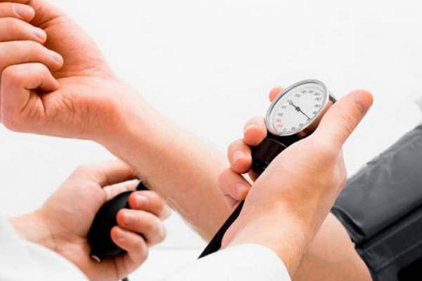 En el paiacutes 7 de cada 10 hipertensos no tienen controlada su presioacuten arterial