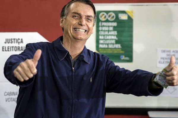 Bolsonaro apela al anticomunismo y Haddad a reunirse con Lula