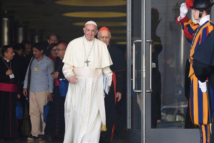 El papa argentino segundos antes de su caída en el Vaticano