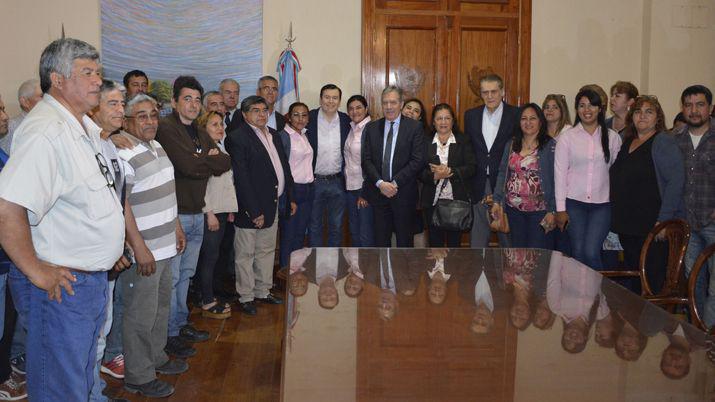 La entrega de las llaves se realizó en el Salón de Acuerdos de Casa de Gobierno