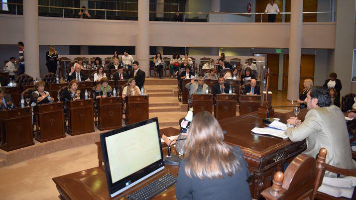 Diputados declaran de Intereacutes el Maratoacuten del Diario EL LIBERAL