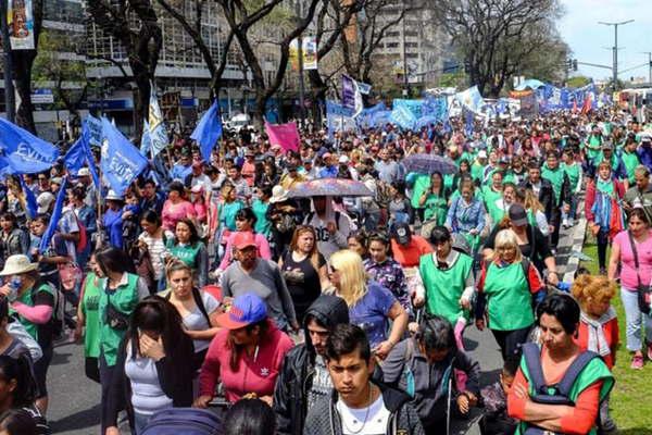 Yerbateros de Misiones llegaron a un acuerdo y levantaron campamento frente a Desarrollo Social