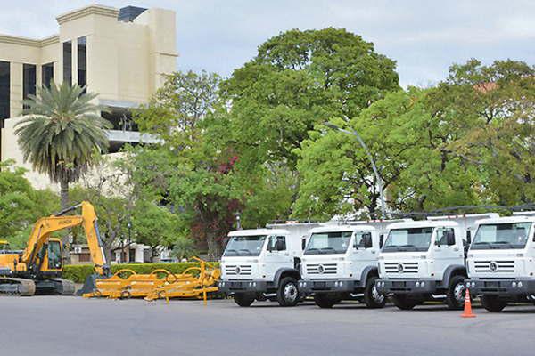 El gobernador Zamora entregoacute maquinaria a la Administracioacuten Provincial de Recursos Hiacutedricos
